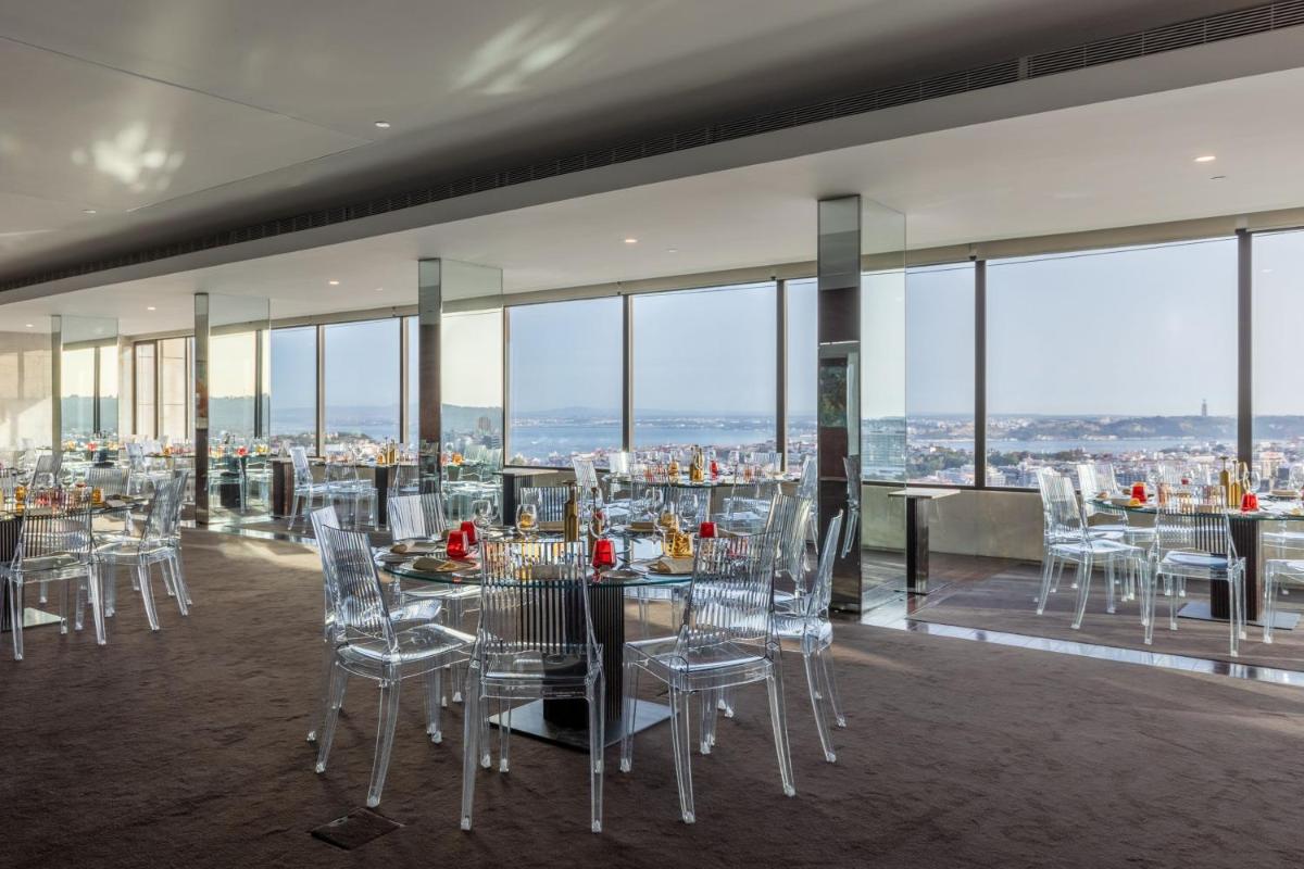 Um restaurante ou outro lugar para comer em Sheraton Lisboa Hotel & Spa