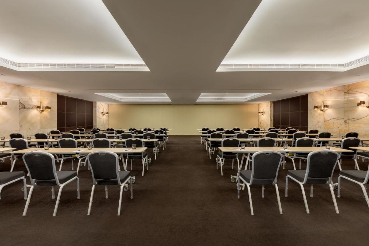 A área empresarial e/ ou a sala de conferências de Sheraton Lisboa Hotel & Spa