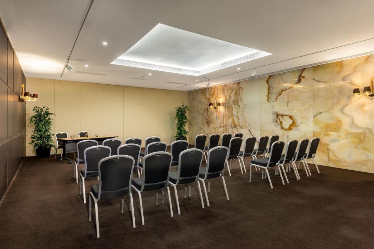 A área empresarial e/ ou a sala de conferências de Sheraton Lisboa Hotel & Spa