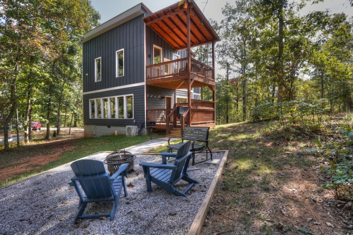 Brand New Modern Luxury Couples Fit for Royalty - Housity