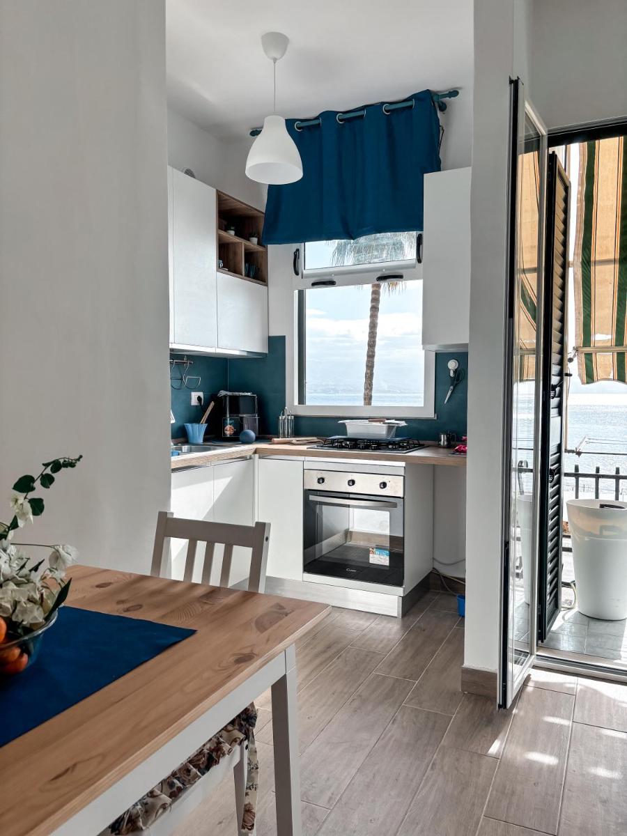 Bilocale affacciato sullo Stretto - Housity