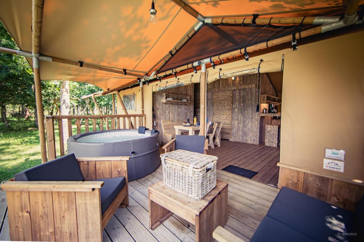 Tente lodge Jacuzzi privatif en pleine nature - Housity