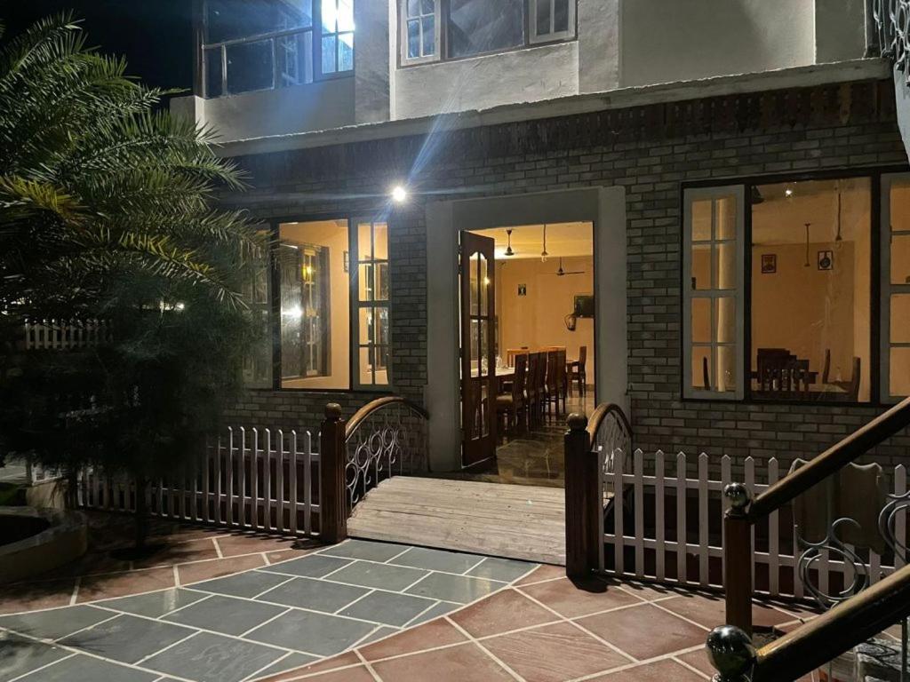The Farmerian Resort - Housity