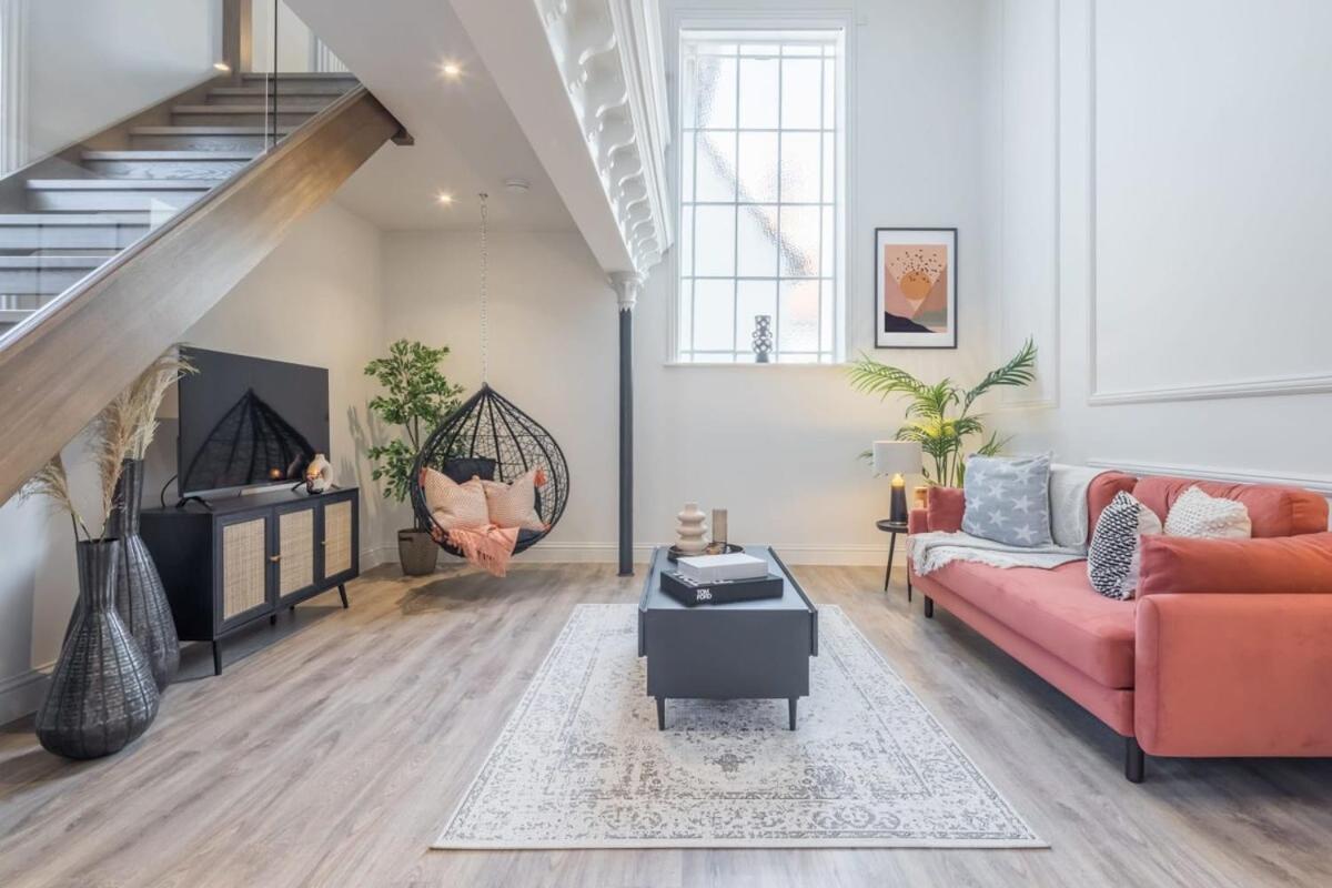Deluxe Modern-themed 1 Bedroom Apartment - Housity