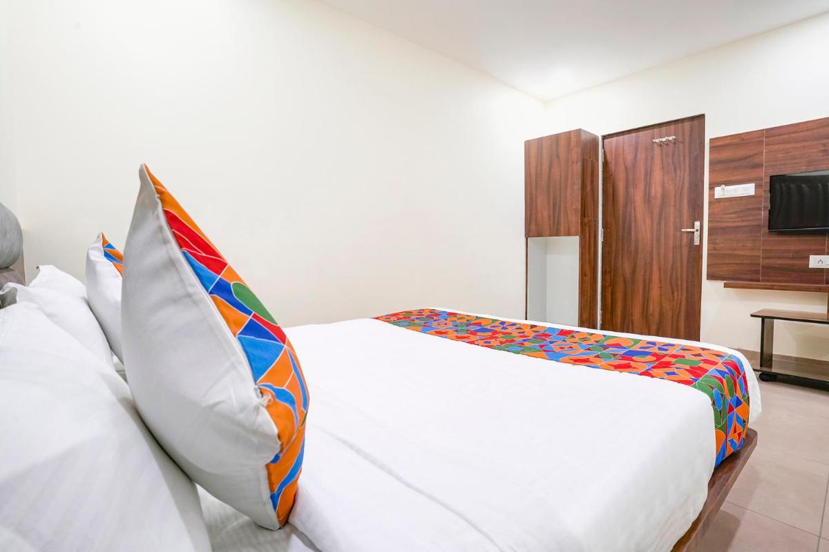 FabHotel Hill Park I - Housity