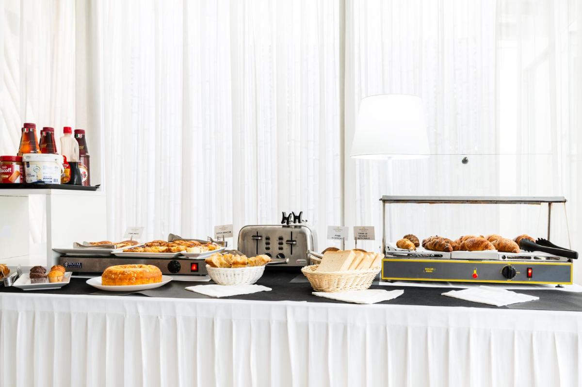 Hotel Diana - Housity