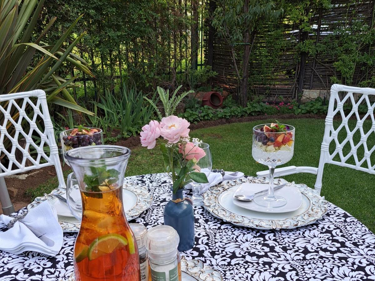 Honeysuckle Clarens - Housity