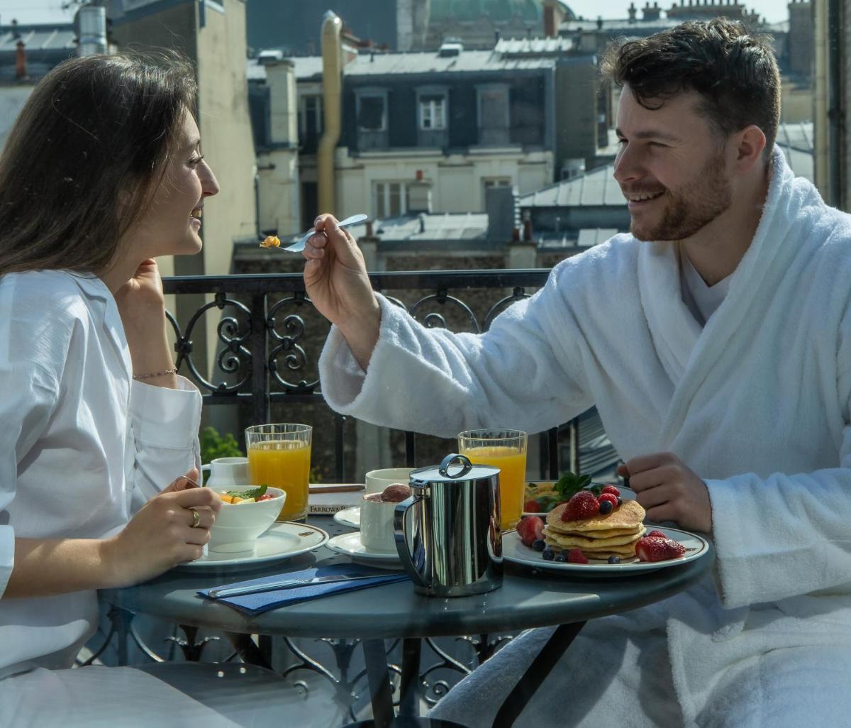 Clients de l'établissement Hôtel Saint-Pétersbourg Opéra & Spa