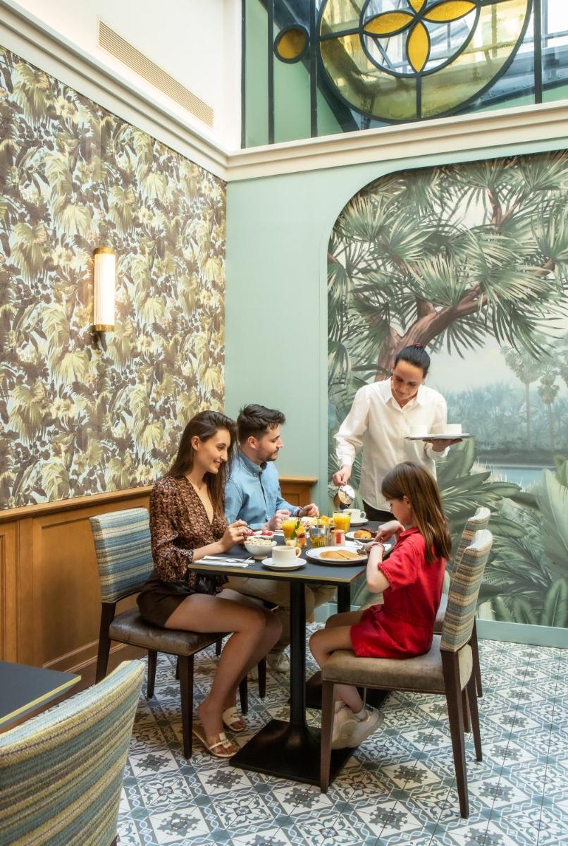 Clients de l'établissement Hôtel Saint-Pétersbourg Opéra & Spa