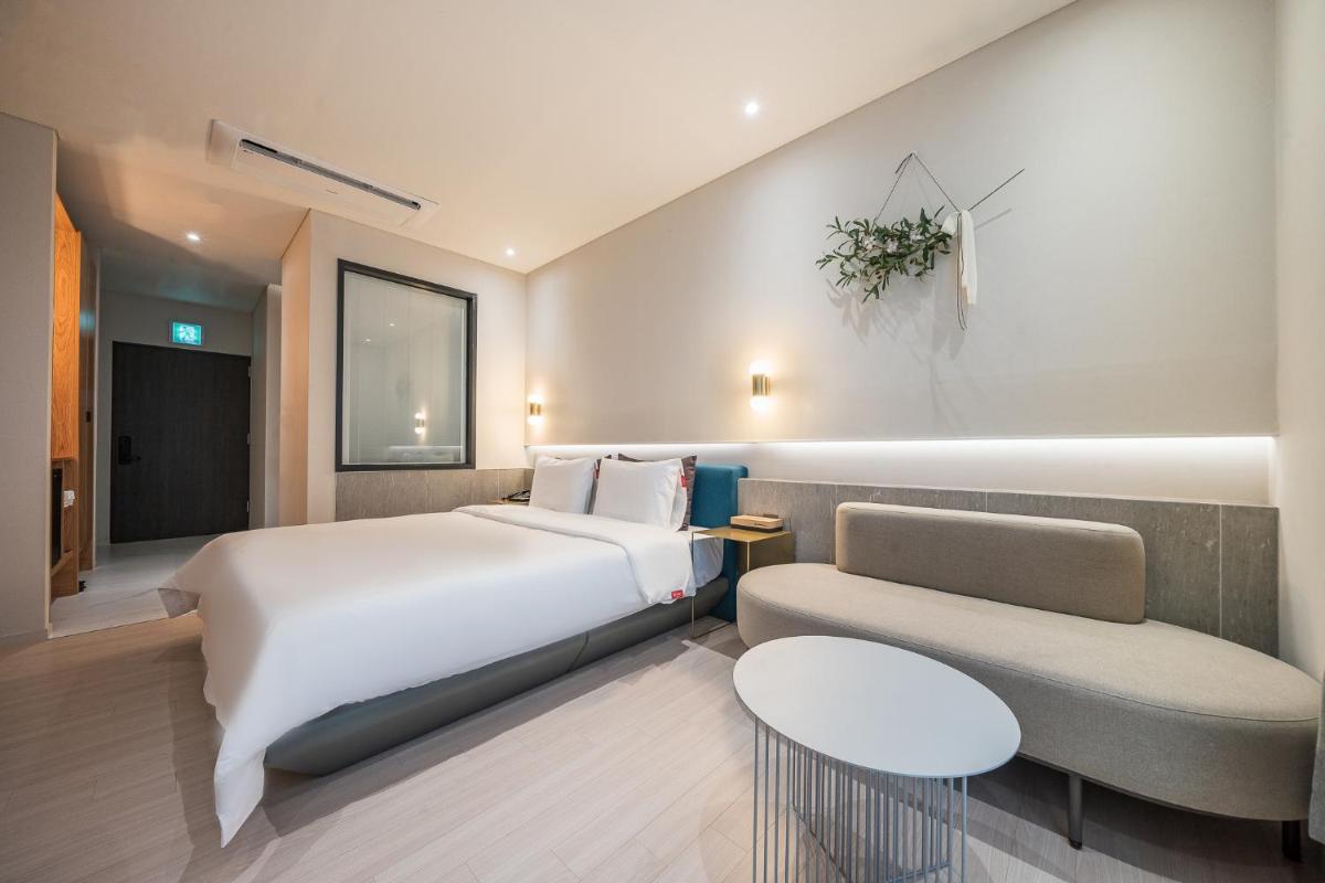 Brown Dot Hotel Masan Yangduck - Housity