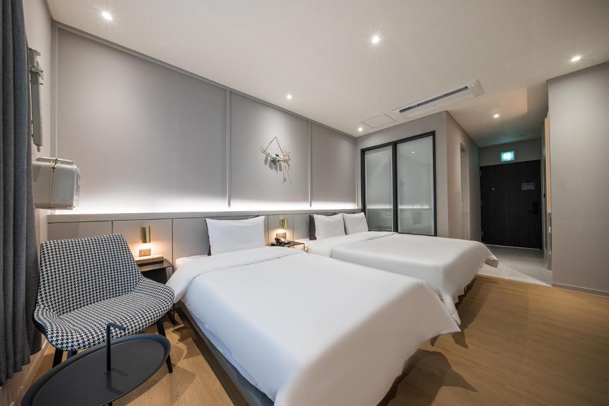 Brown Dot Hotel Masan Yangduck - Housity