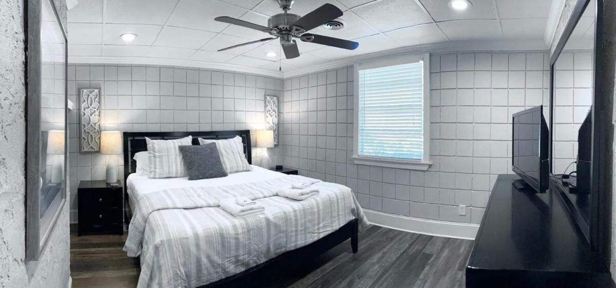 Amazing Cottage - Located on Blue Mile - Close to GSU! - Housity
