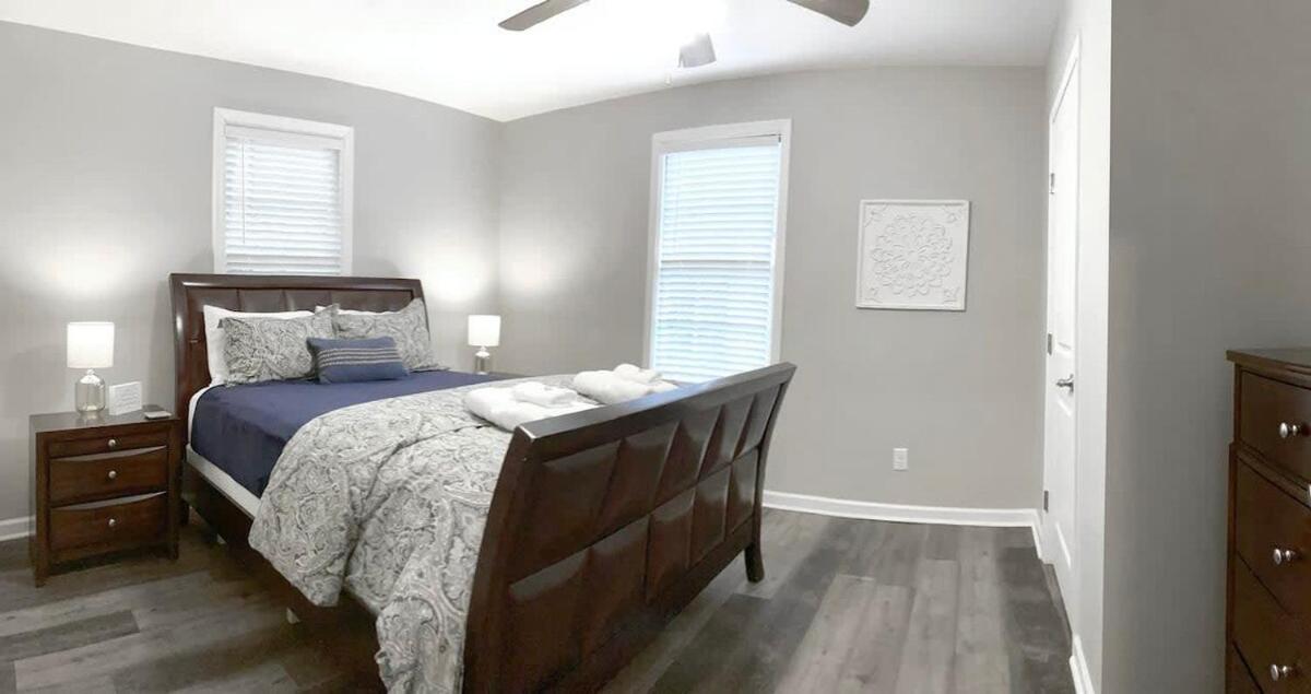 The Cottage House on the Blue Mile - Family Friendly, Close to GSU! - Housity