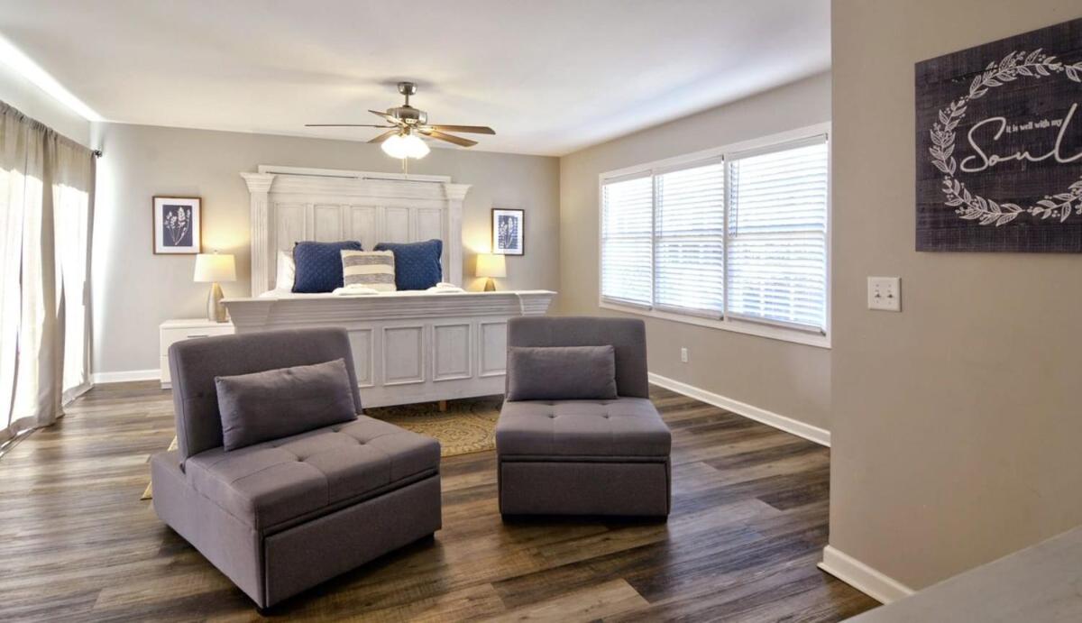 The Cottage House on the Blue Mile - Family Friendly, Close to GSU! - Housity