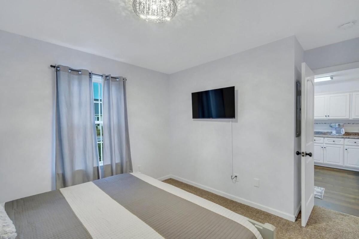 GATA Suite - Quiet neighborhood 10 minutes to GSU - Housity