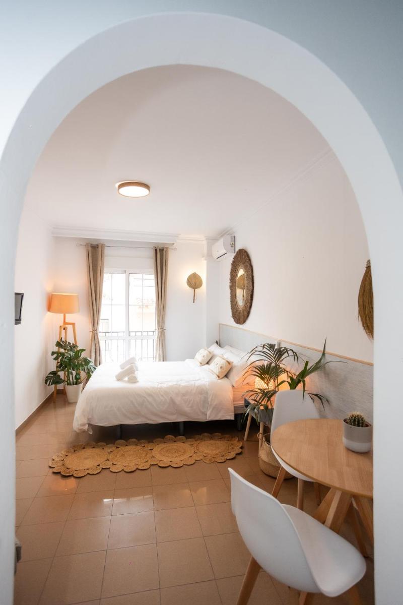 Naim Guest House Nerja - Housity