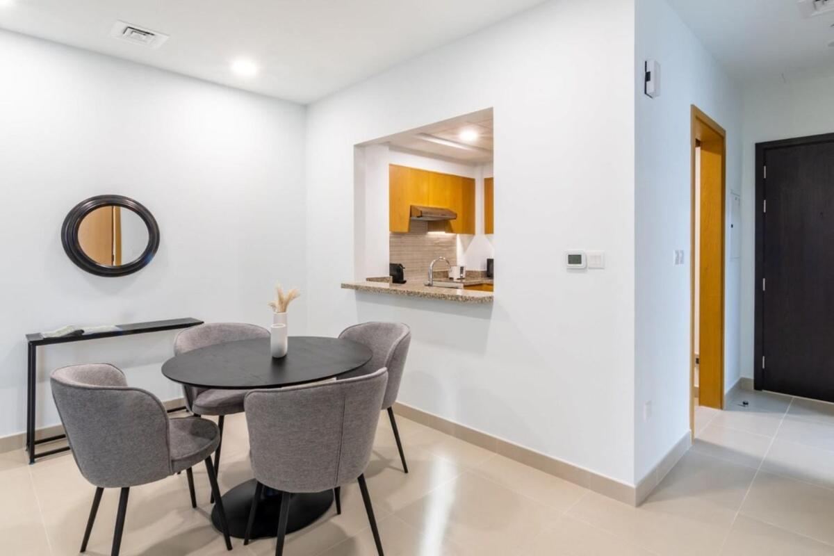 Silkhaus spacious central Downtown 1BDR in new tower - Housity
