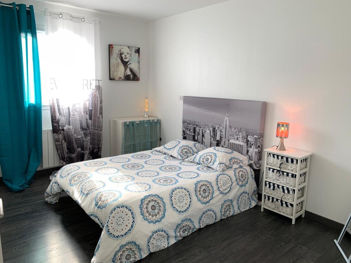 Complexe 10 personnes piscine chauffée privée et jacuzzi - Housity