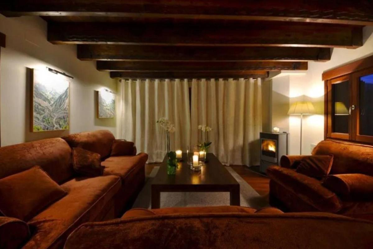 Romantic retreat with jacuzzi in Boltana - Housity