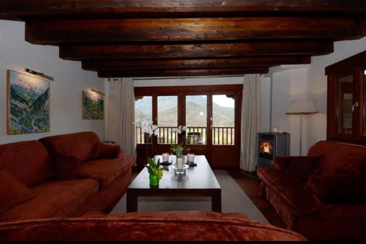 Romantic retreat with jacuzzi in Boltana - Housity