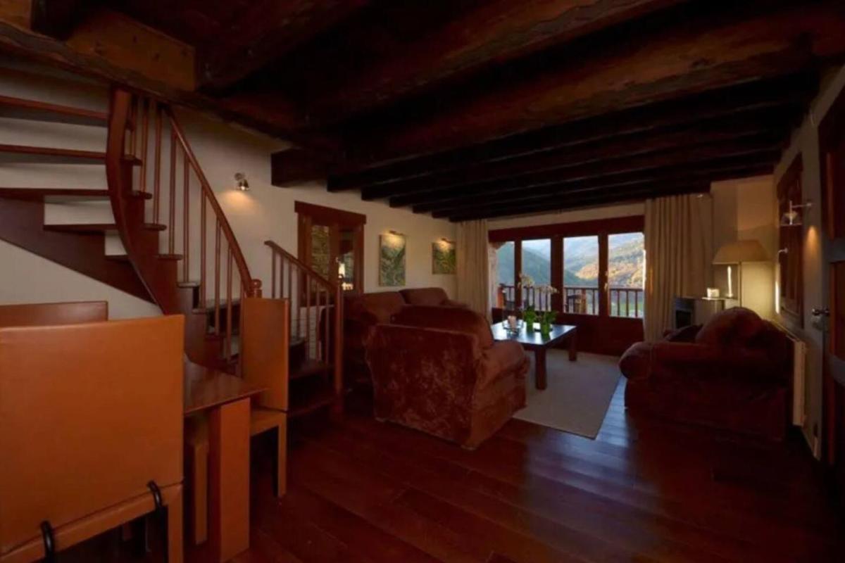 Romantic retreat with jacuzzi in Boltana - Housity