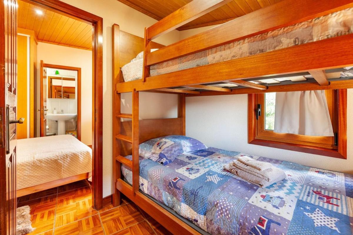 Cosy House near Soengas with Fireplace - Housity