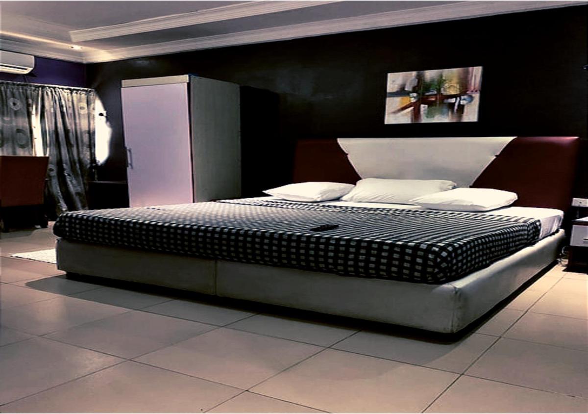 angelaMcFadden apartment - Housity