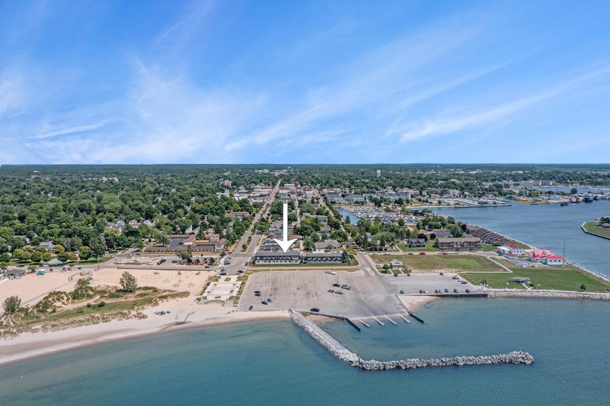 Snyders Shoreline Inn - Housity