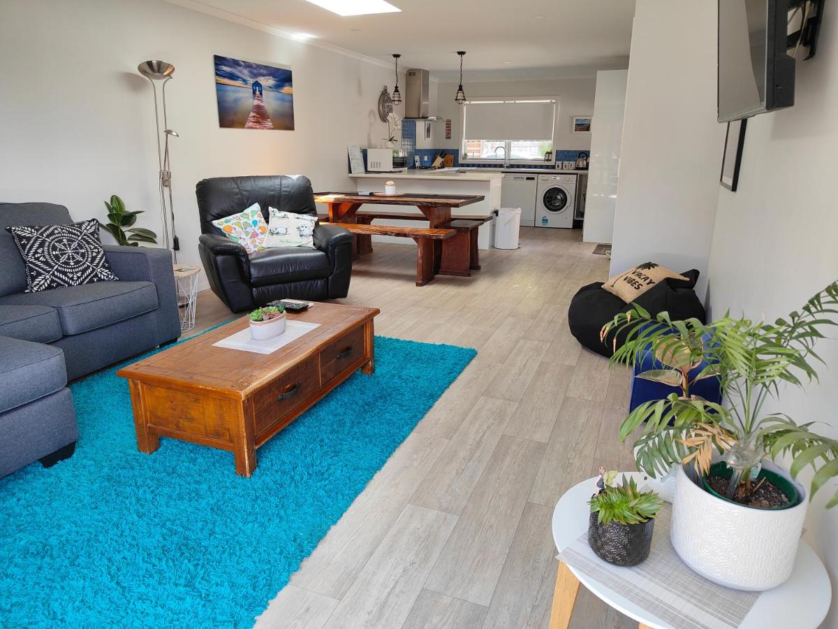 Kerikeri Sunny Modern 2 Bedroom Apartment - Hizvo