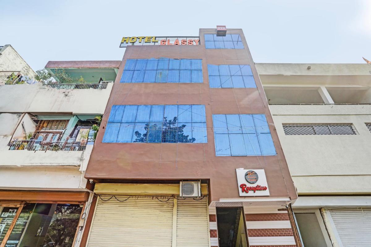 Hotel O Glassy - Housity