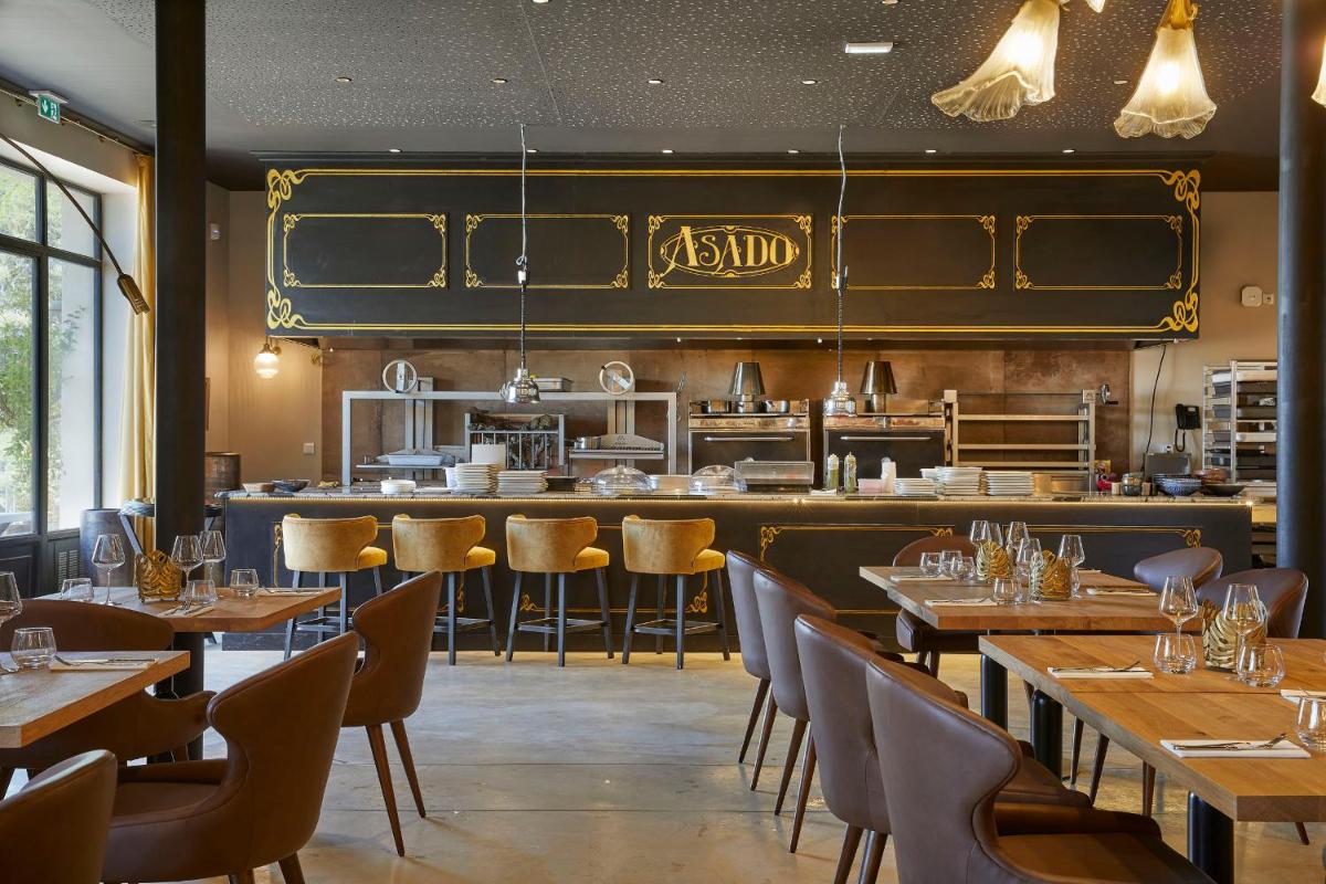 Restaurant ou autre lieu de restauration dans l'établissement Château Capitoul