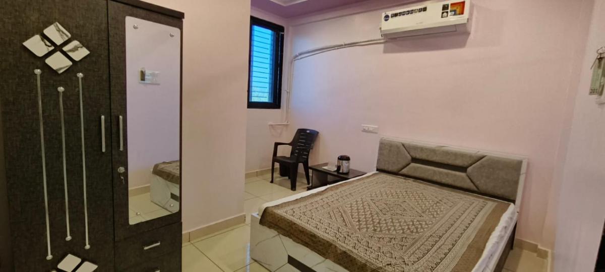 Hotel Arjun Palace - Housity