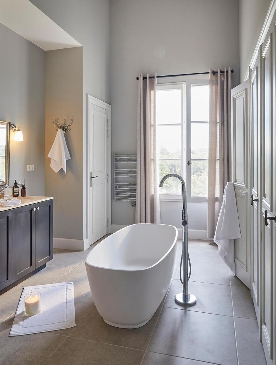 Salle de bains dans l'établissement Château Capitoul