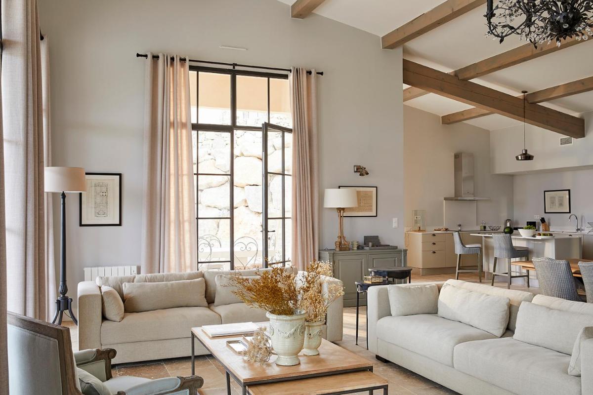Coin salon dans l'établissement Château Capitoul