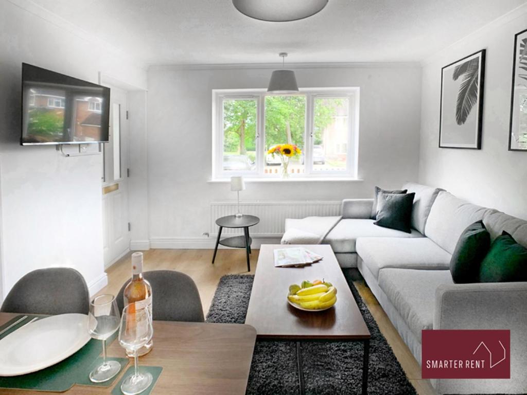 Bisley - 2 Bedroom House - Front Garden and Parking - Housity