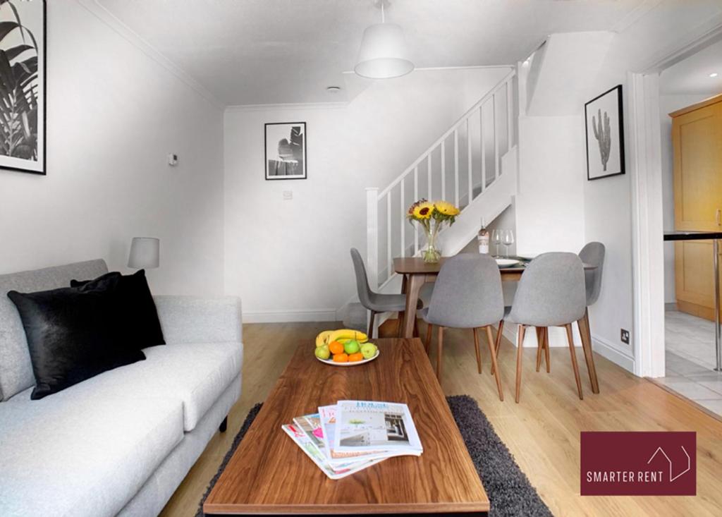 Bisley - 2 Bedroom House - Front Garden and Parking - Housity