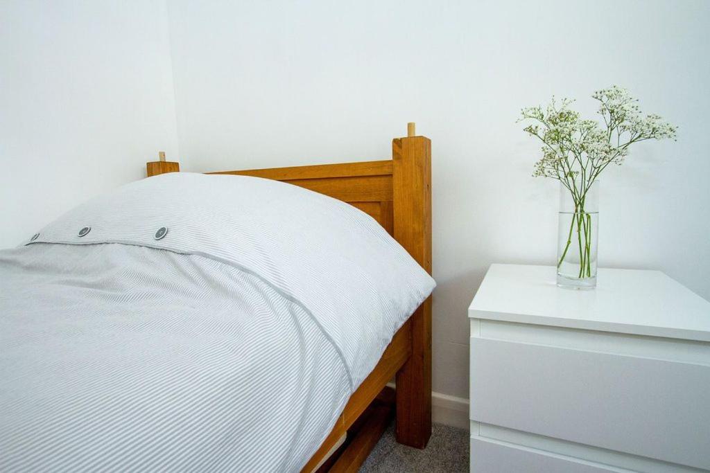 48 Solent View Road - Housity