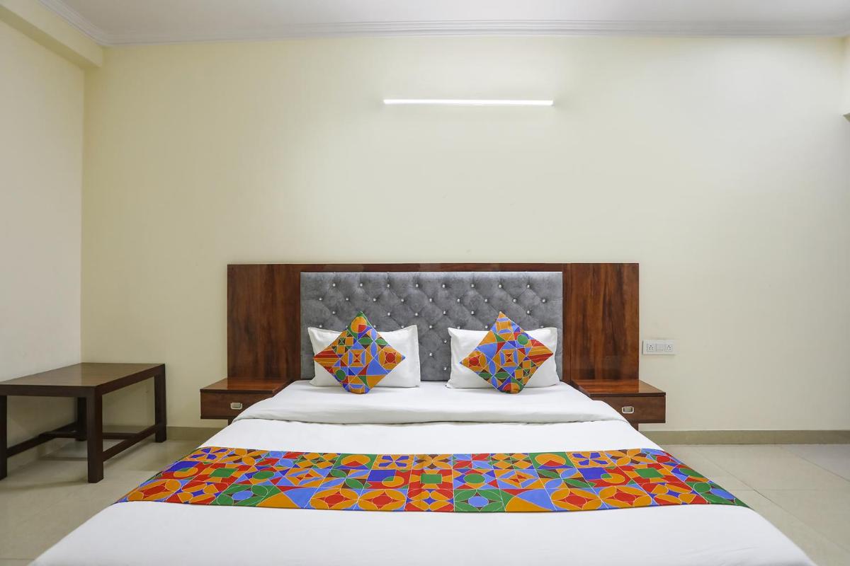 FabExpress ASP Royal Residency Inn - Housity