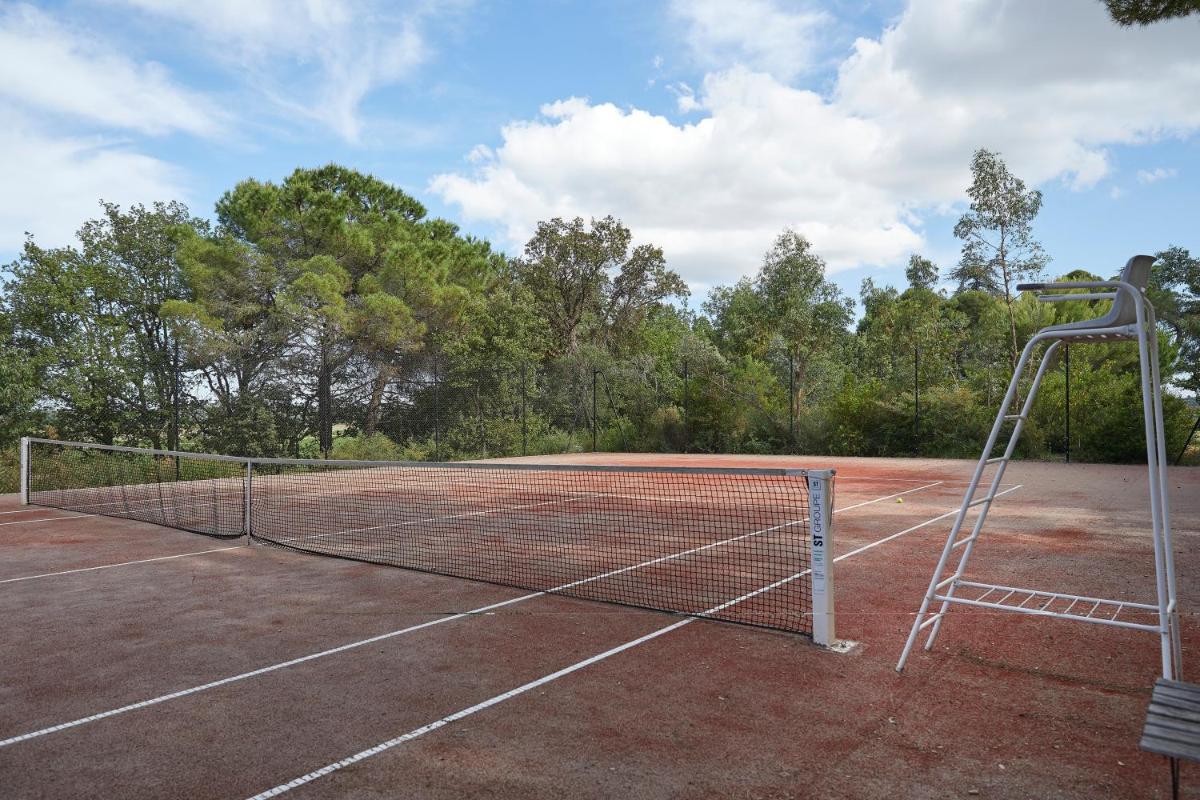 Tennis ou squash au sein de l'hôtel ou à proximité