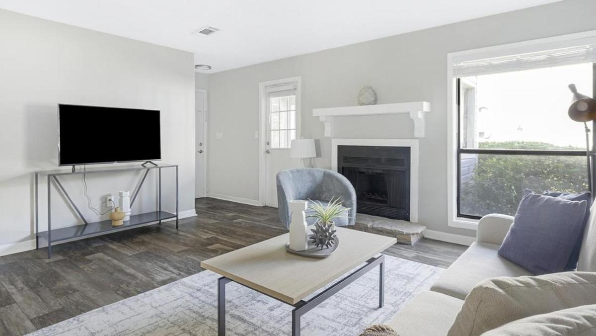 Landing Modern Apartment with Amazing Amenities (ID1002X045) - Housity