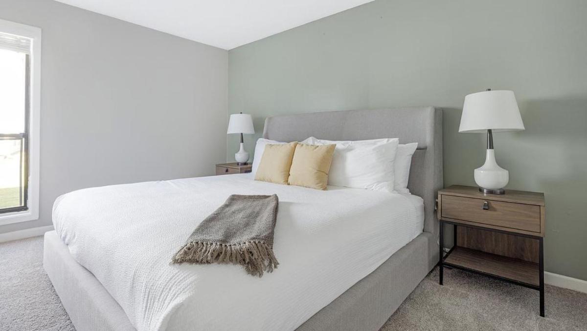 Landing Modern Apartment with Amazing Amenities (ID1002X045) - Housity