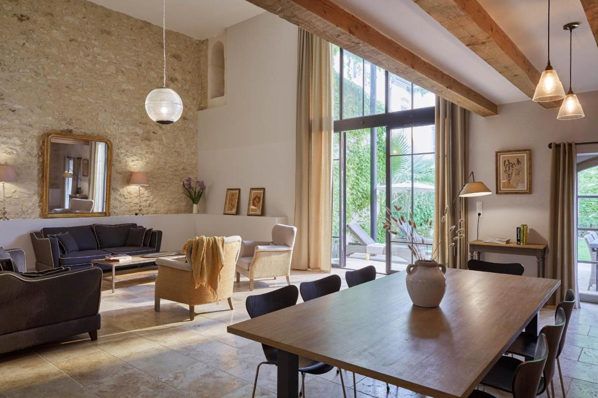 Coin salon dans l'établissement Château St Pierre de Serjac