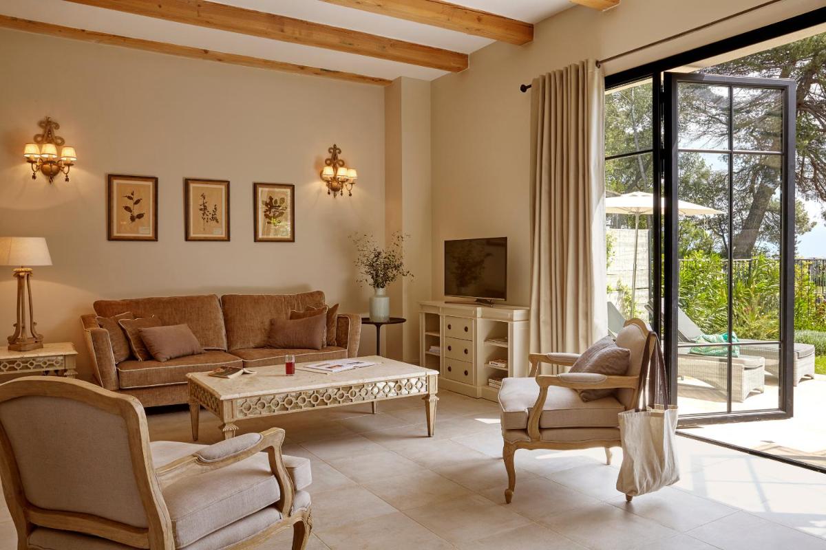 Coin salon dans l'établissement Château St Pierre de Serjac