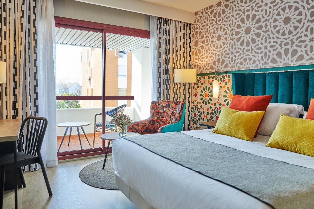 Cama o camas de una habitación en Hesperia Sevilla