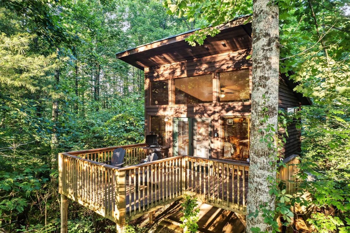 Rivers Edge Treehouses - Housity