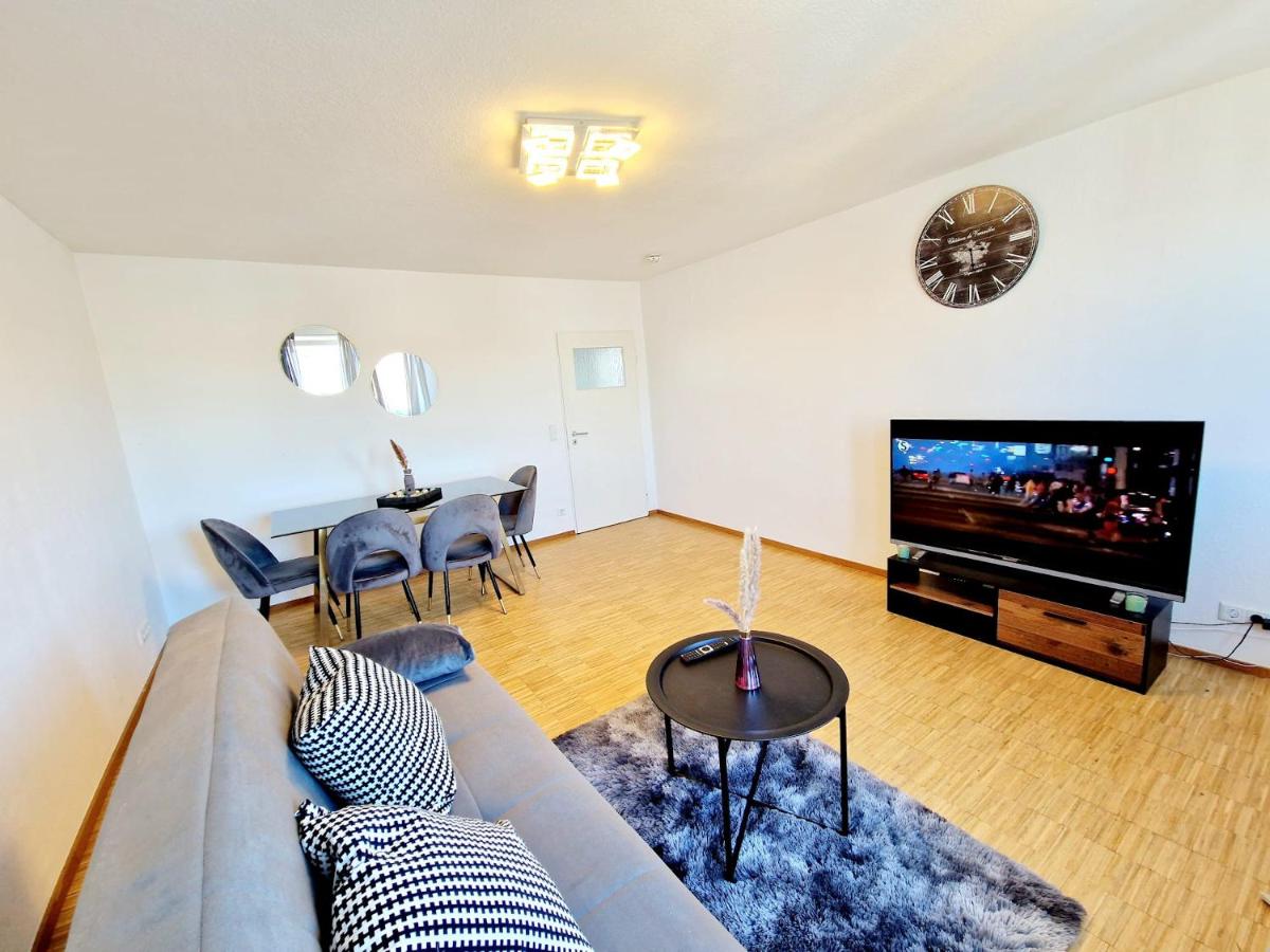 Spacious apartment Mannheim/Neckarau + balcony - Housity