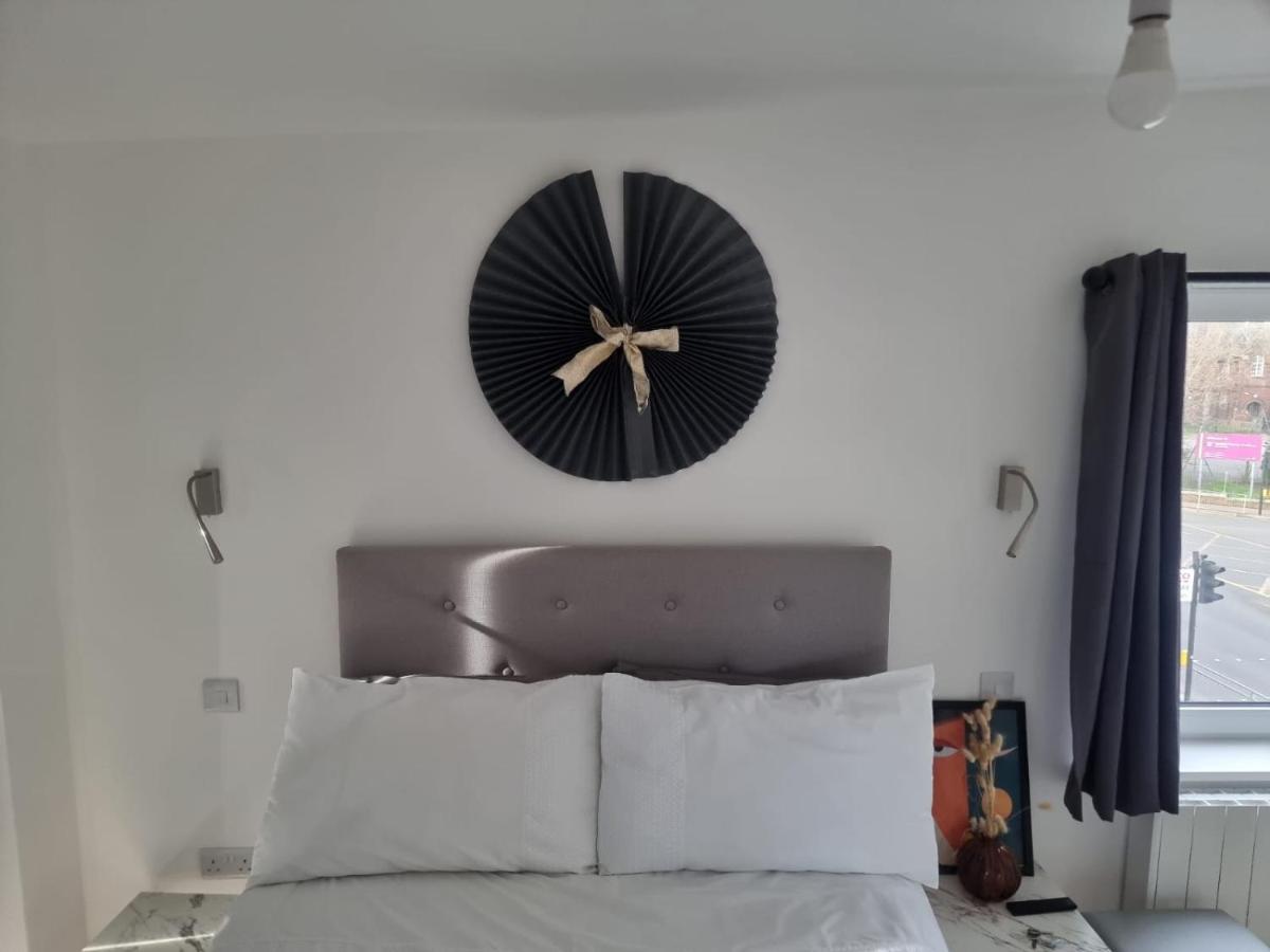 Stunning Double Bedroom With En-suite in SHARED APARTMENT- Beckenham SE20 Border - Housity