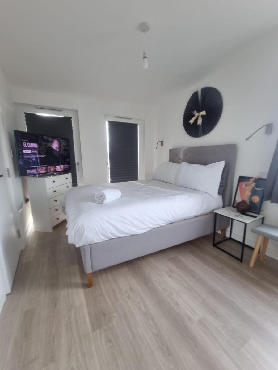 Stunning Double Bedroom With En-suite in SHARED APARTMENT- Beckenham SE20 Border - Housity