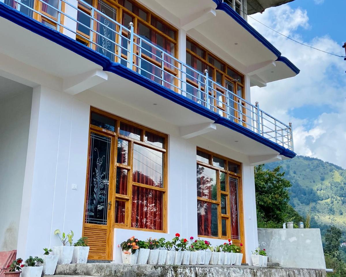 Hotel Mansarovar Inn - Housity