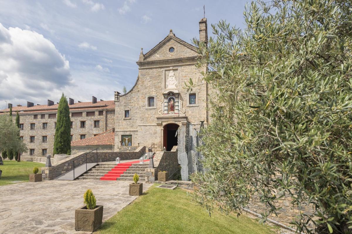 Jardín al aire libre en Hotel & Spa Monasterio de Boltaña
